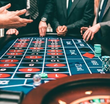 Frații Doroftei revând afacerile de gambling sub numele Las Vegas și se implică în energii regenerabile